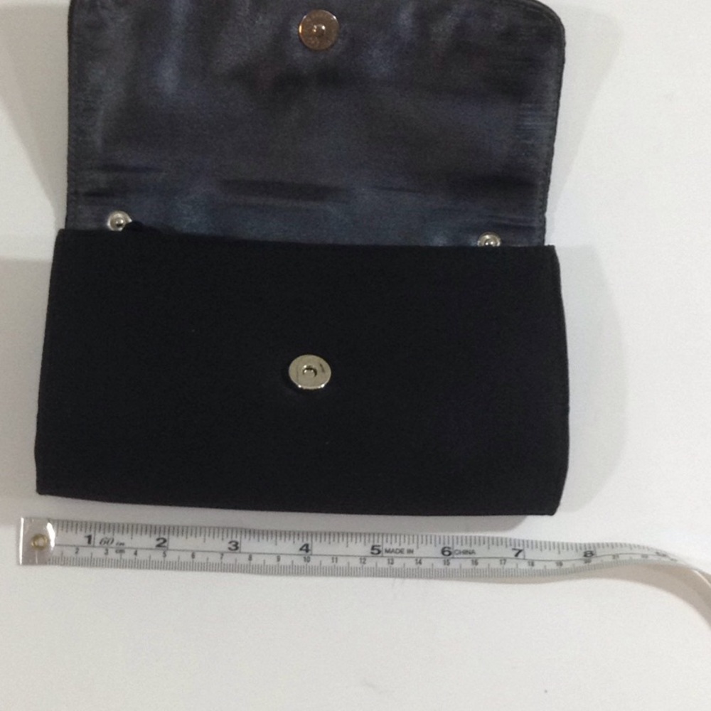 Black satin cross body purse - Picture 3 of 7